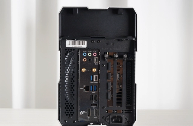 PHANTEKS EVOLV SHIFT XT P121 1